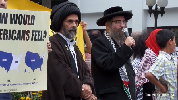 Rabbi Yisroel Dovid Weiss of Neturai Karta was the keynote speaker a the July 10, 2015 anti-Israel Al Quds Day Rally. Photo Credit: The Mike Report.